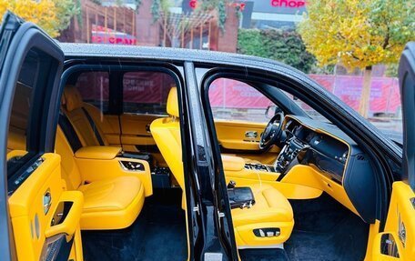 Rolls-Royce Cullinan, 2022 год, 49 000 000 рублей, 5 фотография