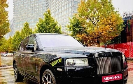 Rolls-Royce Cullinan, 2022 год, 49 000 000 рублей, 3 фотография