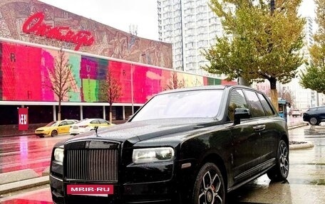 Rolls-Royce Cullinan, 2022 год, 49 000 000 рублей, 2 фотография