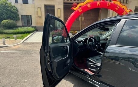 Toyota RAV4, 2020 год, 2 000 000 рублей, 4 фотография