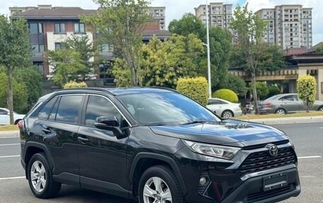 Toyota RAV4, 2020 год, 2 000 000 рублей, 2 фотография