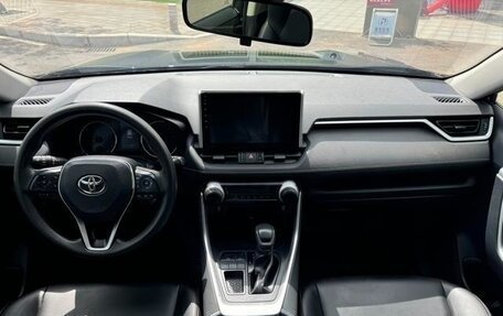 Toyota RAV4, 2020 год, 2 000 000 рублей, 6 фотография