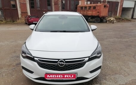 Opel Astra K, 2018 год, 1 400 000 рублей, 1 фотография