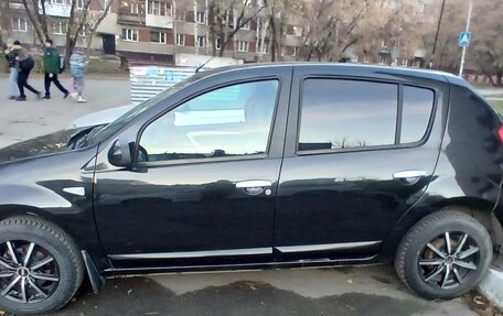 Renault Sandero I, 2013 год, 900 000 рублей, 2 фотография
