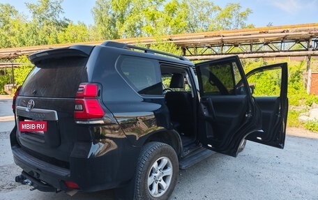 Toyota Land Cruiser Prado 150 рестайлинг 2, 2017 год, 3 699 000 рублей, 8 фотография