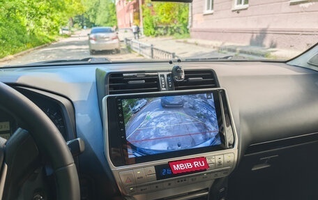 Toyota Land Cruiser Prado 150 рестайлинг 2, 2017 год, 3 699 000 рублей, 6 фотография