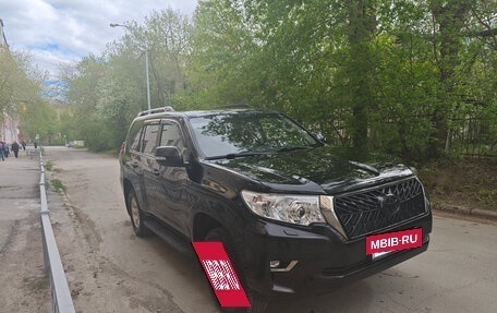 Toyota Land Cruiser Prado 150 рестайлинг 2, 2017 год, 3 699 000 рублей, 12 фотография