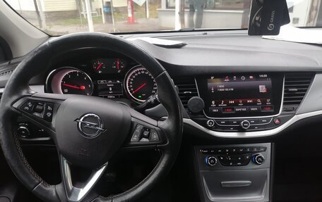 Opel Astra K, 2018 год, 1 400 000 рублей, 11 фотография