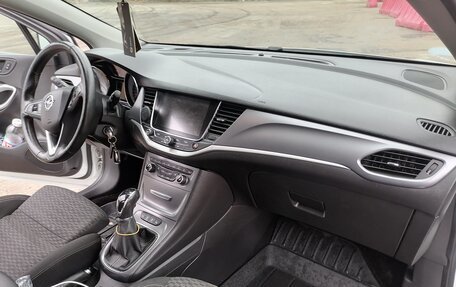 Opel Astra K, 2018 год, 1 400 000 рублей, 18 фотография