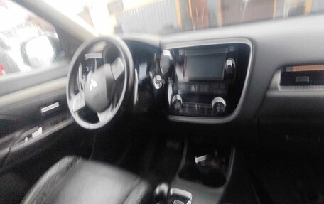 Mitsubishi Outlander III рестайлинг 3, 2014 год, 1 000 000 рублей, 5 фотография