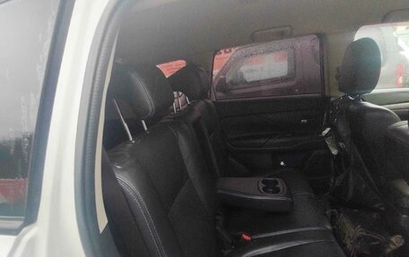 Mitsubishi Outlander III рестайлинг 3, 2014 год, 1 000 000 рублей, 6 фотография