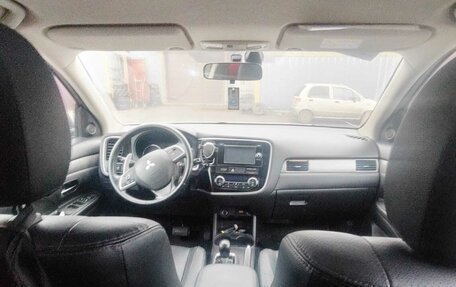 Mitsubishi Outlander III рестайлинг 3, 2014 год, 1 000 000 рублей, 7 фотография