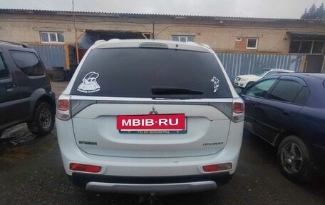 Mitsubishi Outlander III рестайлинг 3, 2014 год, 1 000 000 рублей, 4 фотография