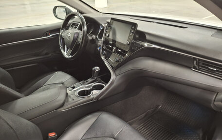 Toyota Camry, 2022 год, 2 560 000 рублей, 13 фотография