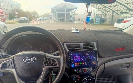 Hyundai Solaris II рестайлинг, 2012 год, 660 000 рублей, 4 фотография