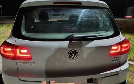 Volkswagen Tiguan I, 2011 год, 900 000 рублей, 6 фотография