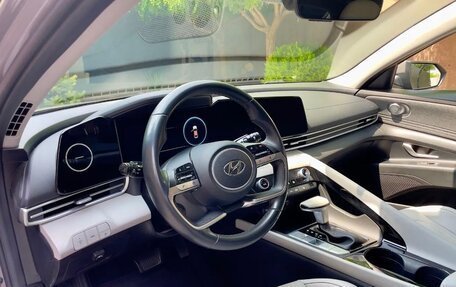 Hyundai Elantra, 2022 год, 1 550 000 рублей, 10 фотография