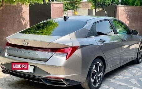 Hyundai Elantra, 2022 год, 1 550 000 рублей, 7 фотография