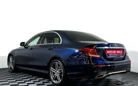 Mercedes-Benz E-Класс, 2019 год, 2 699 000 рублей, 7 фотография