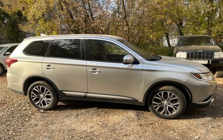 Mitsubishi Outlander III рестайлинг 3, 2018 год, 1 800 000 рублей, 3 фотография