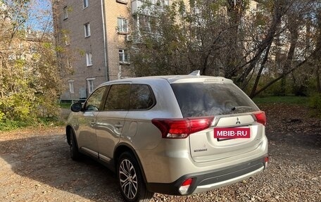 Mitsubishi Outlander III рестайлинг 3, 2018 год, 1 800 000 рублей, 6 фотография