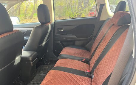 Mitsubishi Outlander III рестайлинг 3, 2018 год, 1 800 000 рублей, 10 фотография