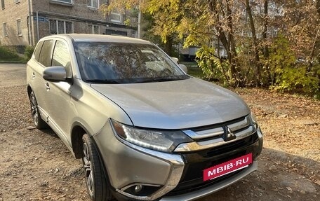 Mitsubishi Outlander III рестайлинг 3, 2018 год, 1 800 000 рублей, 2 фотография