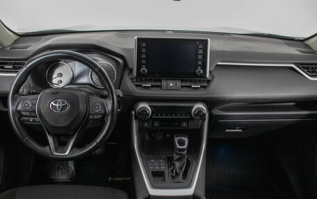 Toyota RAV4, 2020 год, 3 050 000 рублей, 13 фотография