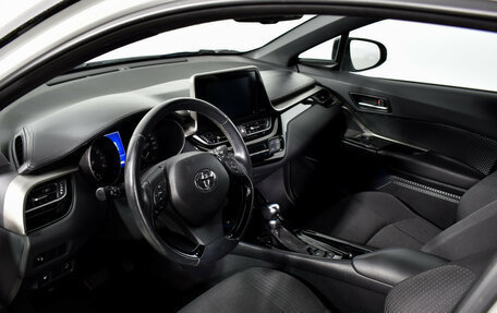 Toyota C-HR I рестайлинг, 2018 год, 2 390 000 рублей, 9 фотография