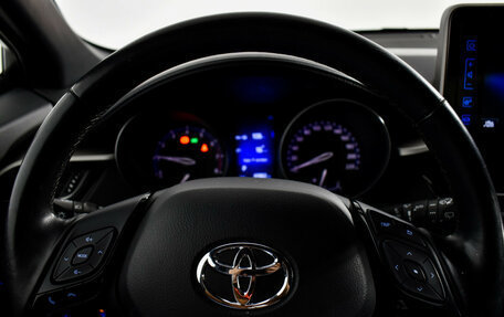 Toyota C-HR I рестайлинг, 2018 год, 2 390 000 рублей, 16 фотография