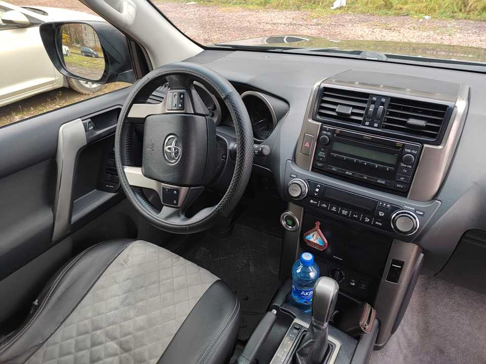 Toyota Land Cruiser Prado 150, 2011 год, 2 150 000 рублей, 8 фотография