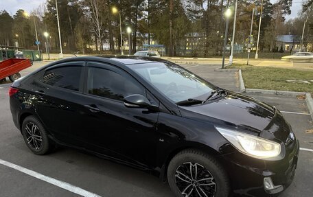 Hyundai Solaris II рестайлинг, 2013 год, 950 000 рублей, 1 фотография