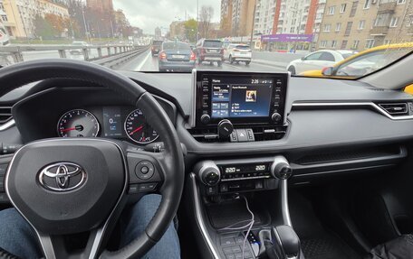 Toyota RAV4, 2020 год, 3 850 000 рублей, 10 фотография