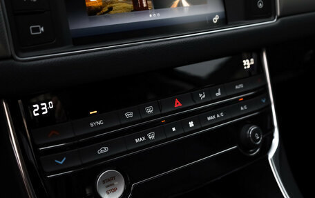 Jaguar XF II, 2016 год, 2 599 000 рублей, 24 фотография