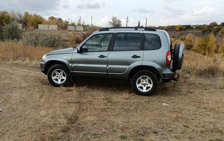 Chevrolet Niva I рестайлинг, 2017 год, 750 000 рублей, 3 фотография