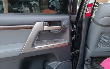 Toyota Land Cruiser 200, 2010 год, 2 950 000 рублей, 10 фотография