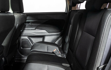 Mitsubishi Outlander III рестайлинг 3, 2017 год, 1 749 777 рублей, 10 фотография