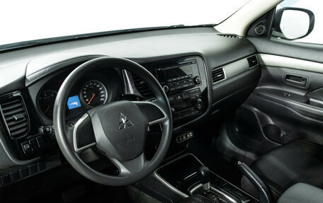 Mitsubishi Outlander III рестайлинг 3, 2017 год, 1 749 777 рублей, 11 фотография