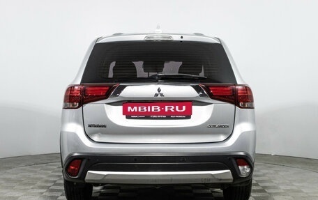 Mitsubishi Outlander III рестайлинг 3, 2017 год, 1 749 777 рублей, 6 фотография