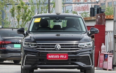 Volkswagen Tiguan II, 2022 год, 3 245 000 рублей, 2 фотография