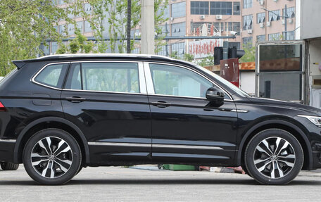 Volkswagen Tiguan II, 2022 год, 3 245 000 рублей, 7 фотография