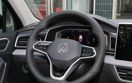 Volkswagen Tiguan II, 2022 год, 3 245 000 рублей, 11 фотография