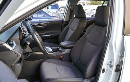 Toyota RAV4, 2019 год, 3 280 000 рублей, 10 фотография