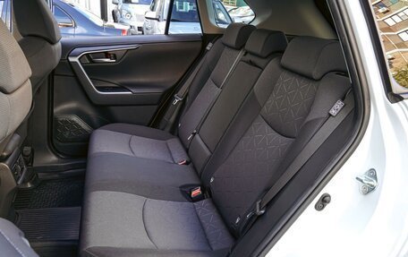 Toyota RAV4, 2019 год, 3 280 000 рублей, 9 фотография