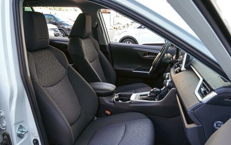 Toyota RAV4, 2019 год, 3 280 000 рублей, 8 фотография