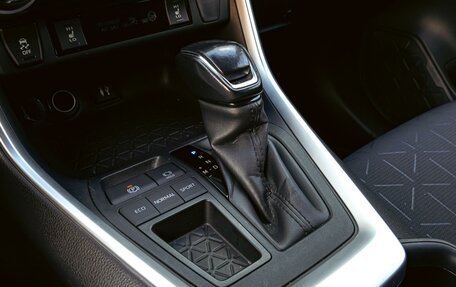 Toyota RAV4, 2019 год, 3 280 000 рублей, 12 фотография