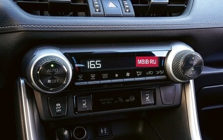 Toyota RAV4, 2019 год, 3 280 000 рублей, 14 фотография