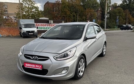 Hyundai Solaris II рестайлинг, 2013 год, 850 000 рублей, 1 фотография