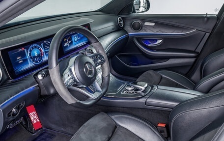 Mercedes-Benz E-Класс, 2019 год, 3 700 000 рублей, 7 фотография