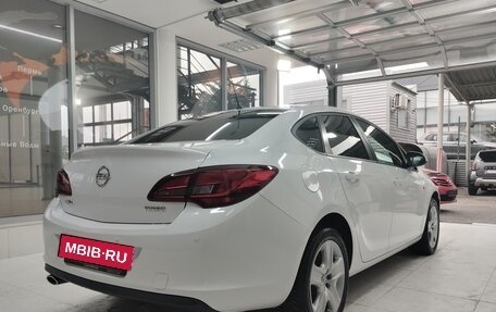 Opel Astra J, 2013 год, 999 000 рублей, 4 фотография